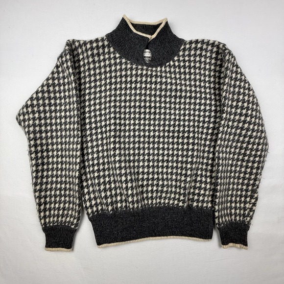 Liz Claiborne Woman's Petite Lambswool And Cashmere Houndstooth Cardigan Sweater - Picture 2 of 4